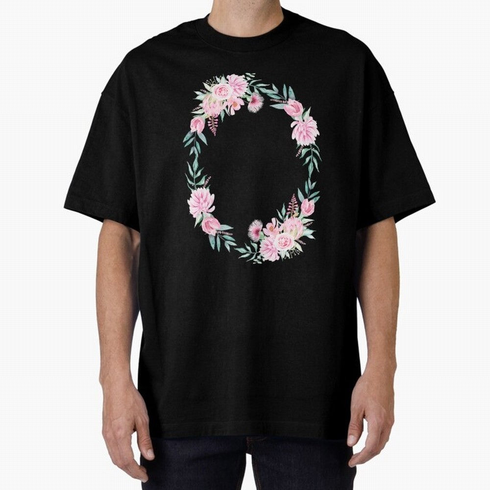 Proverbios 31:25 ¨C Est¨¢ vestida de fuerza y dignidad | Vers¨ªculo B¨ªblico Floral | Mujer de Fe Oversized T-Shirt Fuel FIFA World Cup 2026 for Fans of Mbappe and Neymar and Spain and Netherlands, Bringing Championship Spirit, Famous Goals,